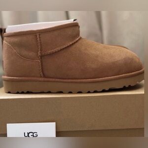 New in Box Ugg Classic Ultra Mini Suede Boots Chestnut Brown Size 8 US NIB
